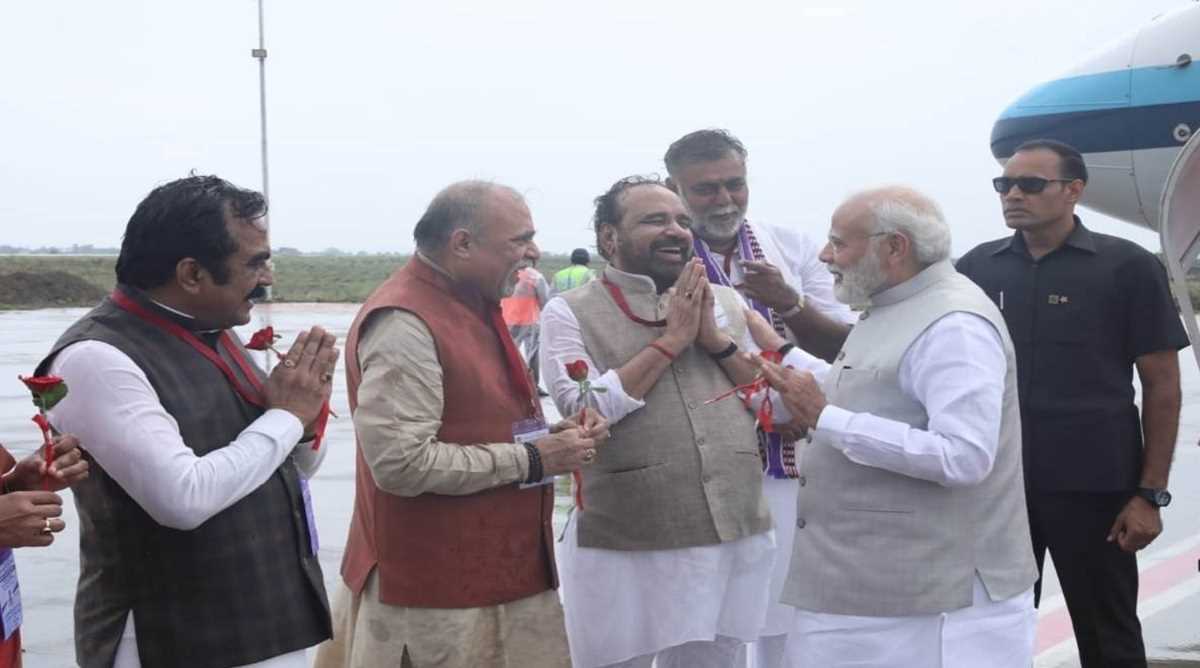 पीएम मोदी जबलपुर पहुंचे, हेलीकॉप्टर से शहडोल रवाना पीएम मोदी जबलपुर पहुंचे, हेलीकॉप्टर से शहडोल रवाना